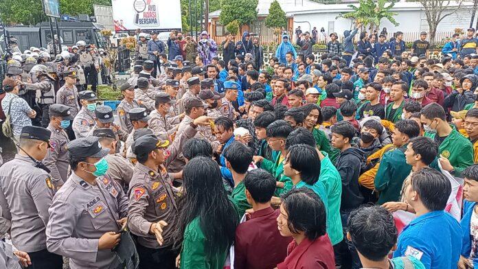 Demo Saat Puasa