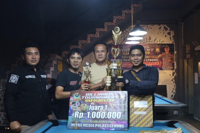 Pasangan Wartawan Koran