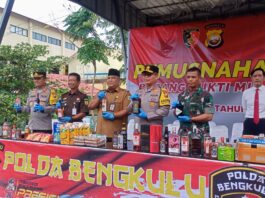 Polda Bengkulu Musnahkan Miras