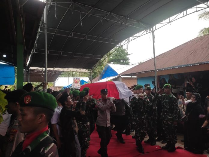 Dimakamkan Secara Militer