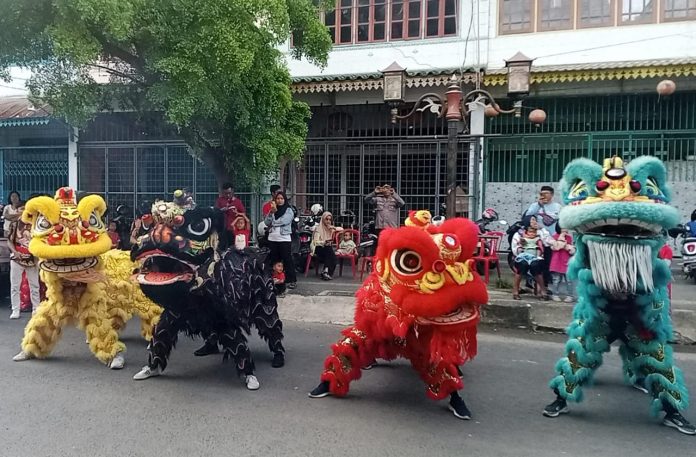 Pertunjukan Barongsai Meriahkan