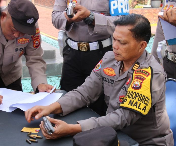 Senpi Anggota Ditarik
