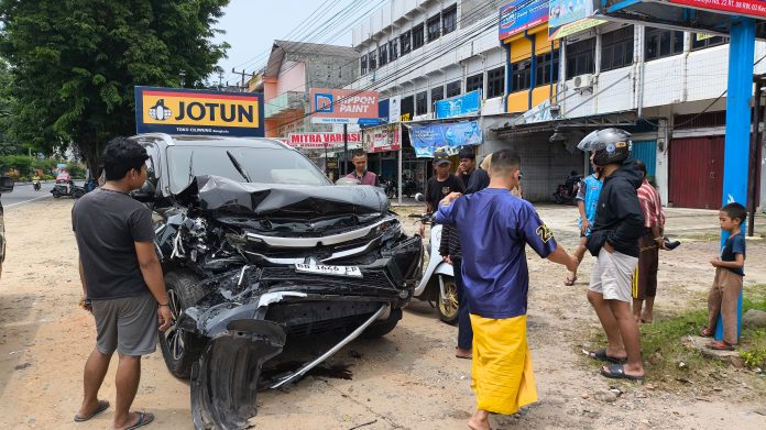 Ditabrak Mobil Pajero