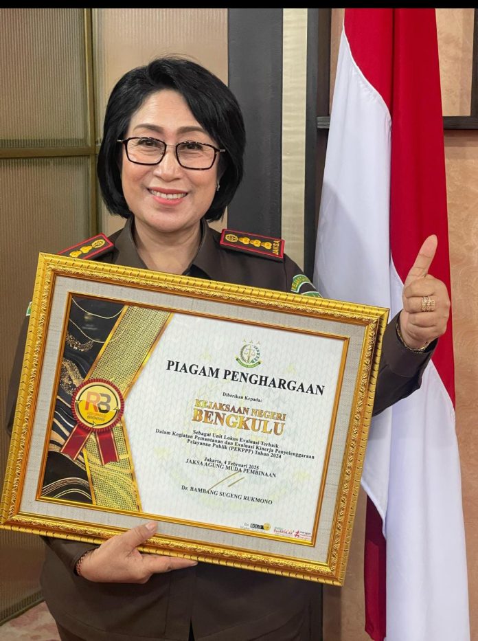 Kejari Bengkulu Raih