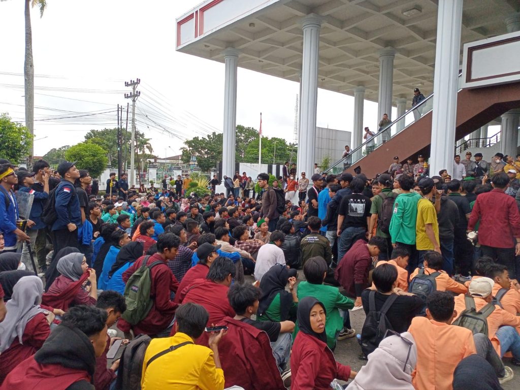 Ratusan Mahasiswa Bengkulu