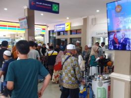 Terlantar di Bandara Fatmawati
