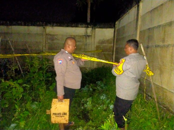 Warga Desa Karang Jaya