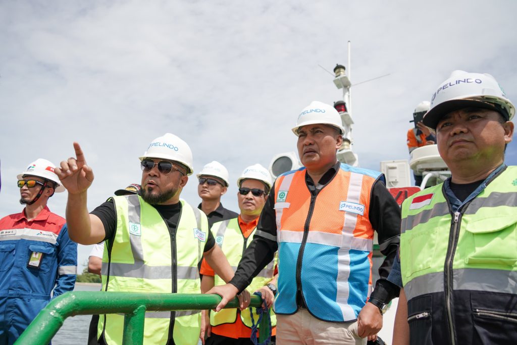 Kapal terjebak, BBM Terancam