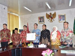 Bupati Rejang Lebong, M. Fikri Thobari Serahkan LKPD TA 2024 Bupati Rejang Lebong