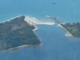 Pengerukan Alur Pelabuhan Diawali Pakai Satu Unit Alat Berat, Pemprov dan Pelindo Optimis Normal Dalam Sepekan Pengerukan Alur Pelabuhan