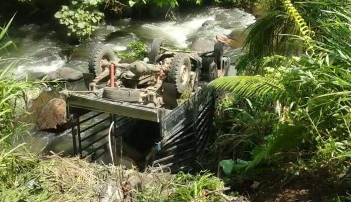 Hindari Lubang, Mobil Pengangkut