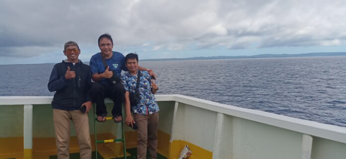 Ambulan dan Bus Sekolah