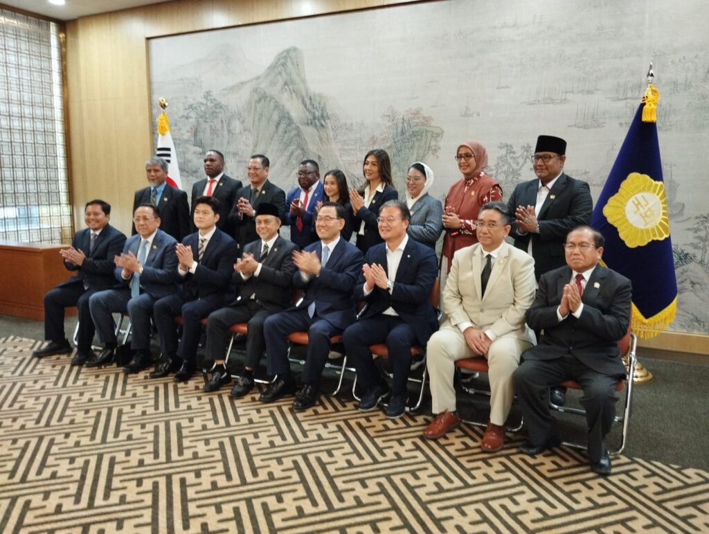 Kunjungan ke National