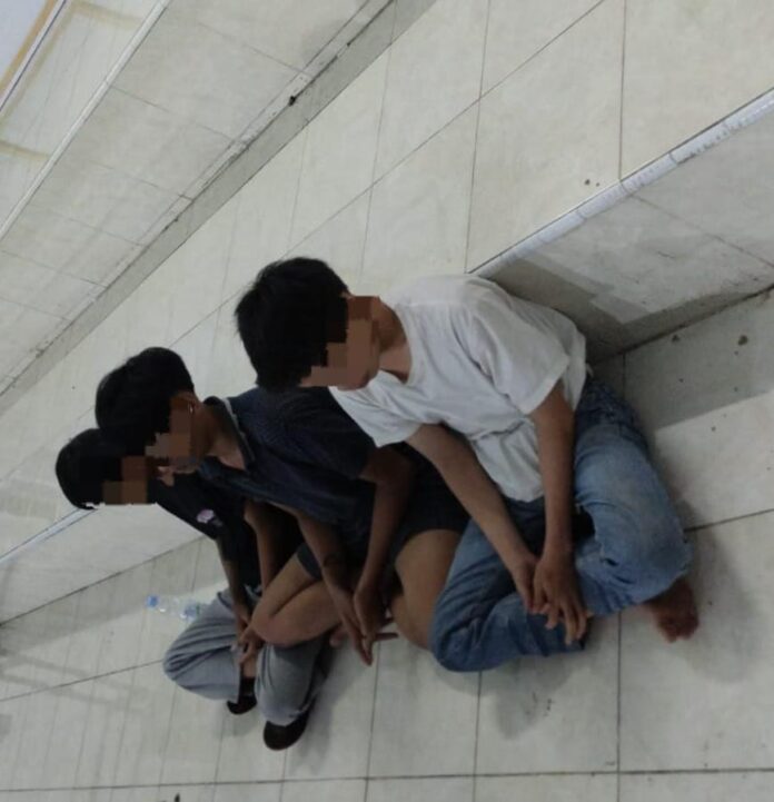 Bawa Sajam, 3 Remaja