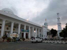 Meneguhkan Sunnah, Masjid Agung