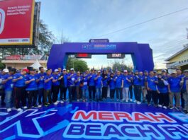 Lepas Peserta 8K Merah