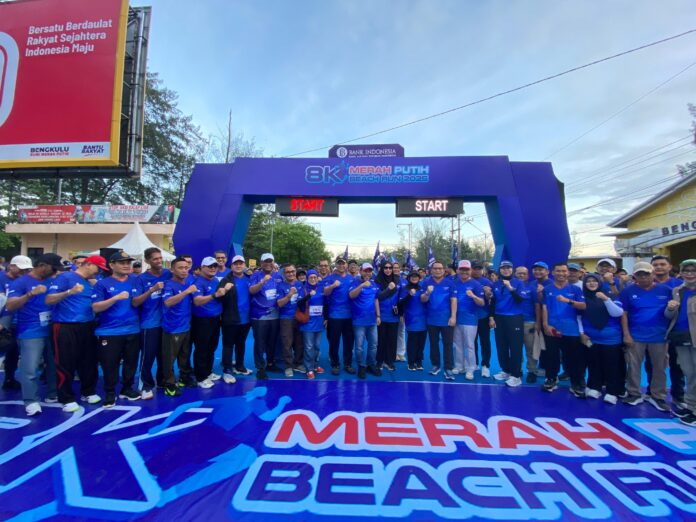 Lepas Peserta 8K Merah