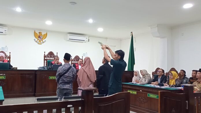 Hampir Setiap Hari