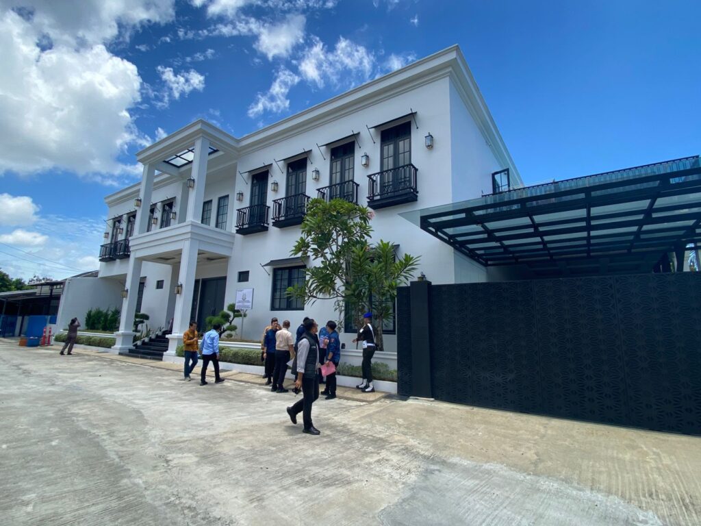 Rumah Mewah Bebby Hussy
