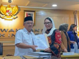 Senator Destita Ajukan