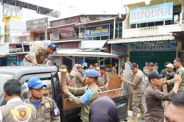 Pemkot Bengkulu Tertibkan