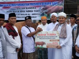 Pemprov Serahkan Bantuan Sapi