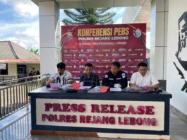 Sebarkan Foto dan Video