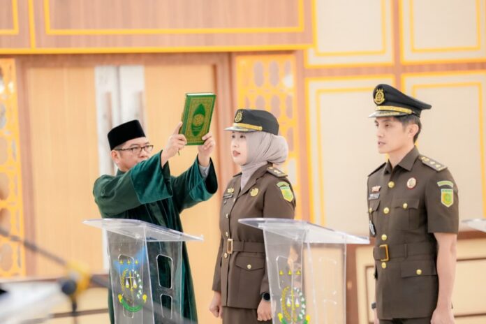Sebelas Pejabat Eselon