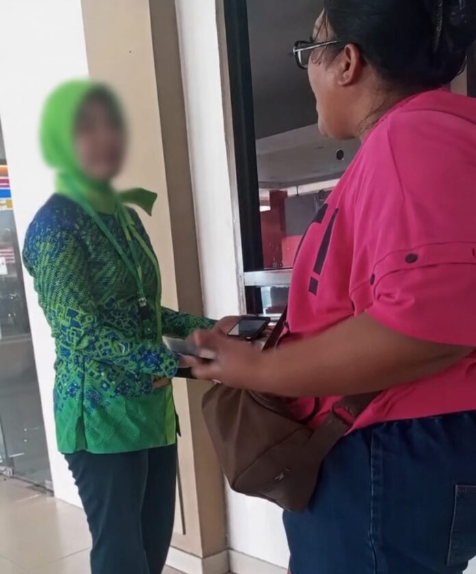 Heboh Penumpang Pesawat Protes
