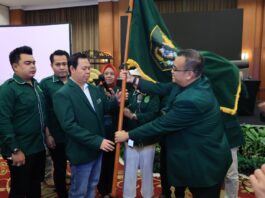 Sultan Baktiar Najamudin Pimpin