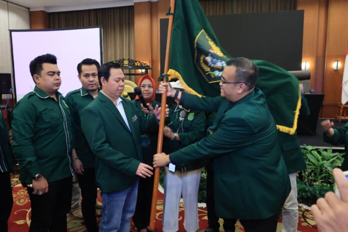 Sultan Baktiar Najamudin Pimpin