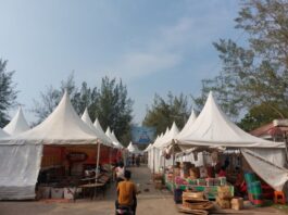 Ratusan Tenda Diduga Tak