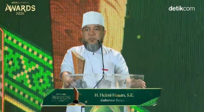 Gubernur Bengkulu Raih