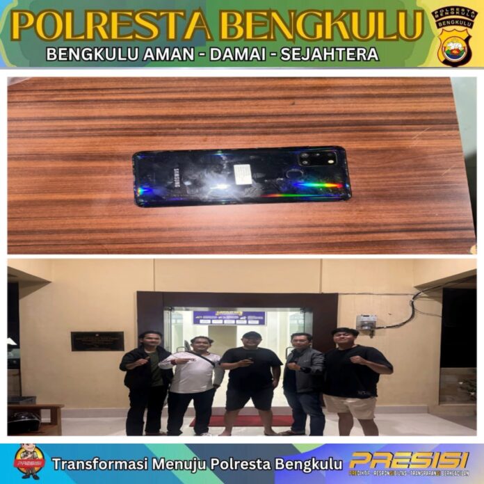 Diduga Mencuri Handphone