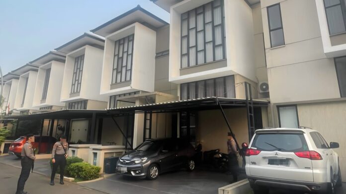 Giliran Rumah Direktur