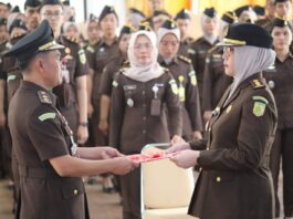 Leni Oktarina Resmi Jabat Kasi Pidum Gantikan Rusydi Leni Oktarina Resmi Jabat