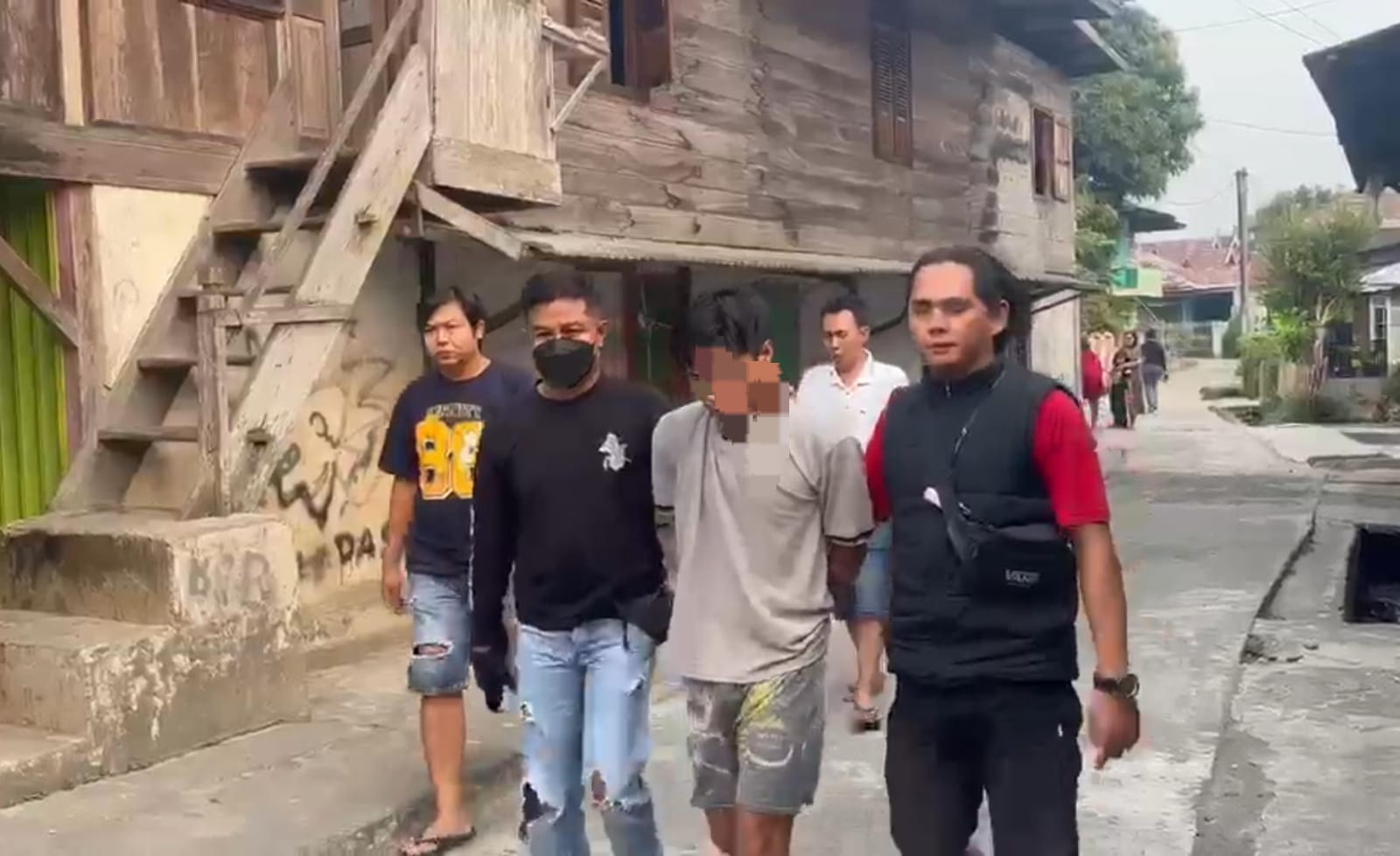 Plaku Persetubuhan Anak Pelaku Persetubuhan Anak