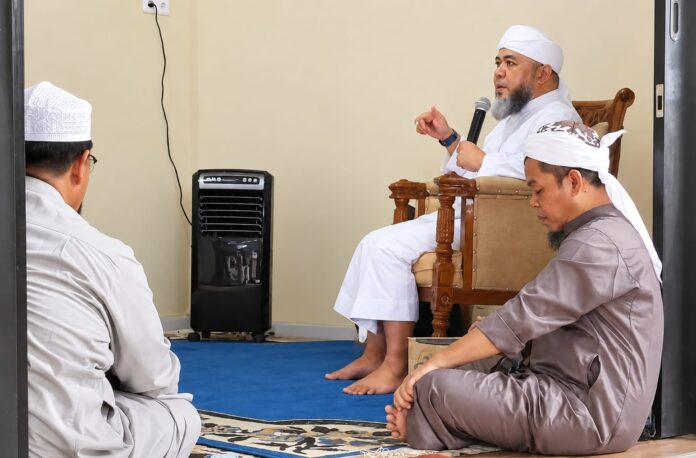 Gubernur Helmi Hasan