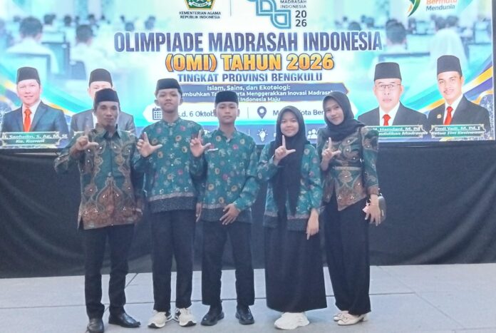 Tiga Siswa MTs Tiga Siswa MTs