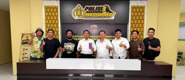 Warga Sanjung Dedikasi Warga Sanjung Dedikasi