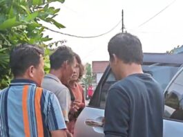 Maling Burung Sambil Bugil