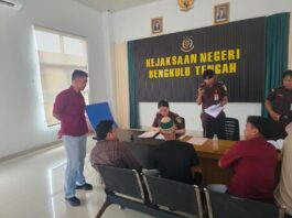 Tersangka dan Barang Bukti Perkara Pencurian TBS Dilimpahkan ke Jaksa
